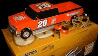 Dually Tailgate Set 'Home Depot' #20 T.Stewart 2005 (1:24)
